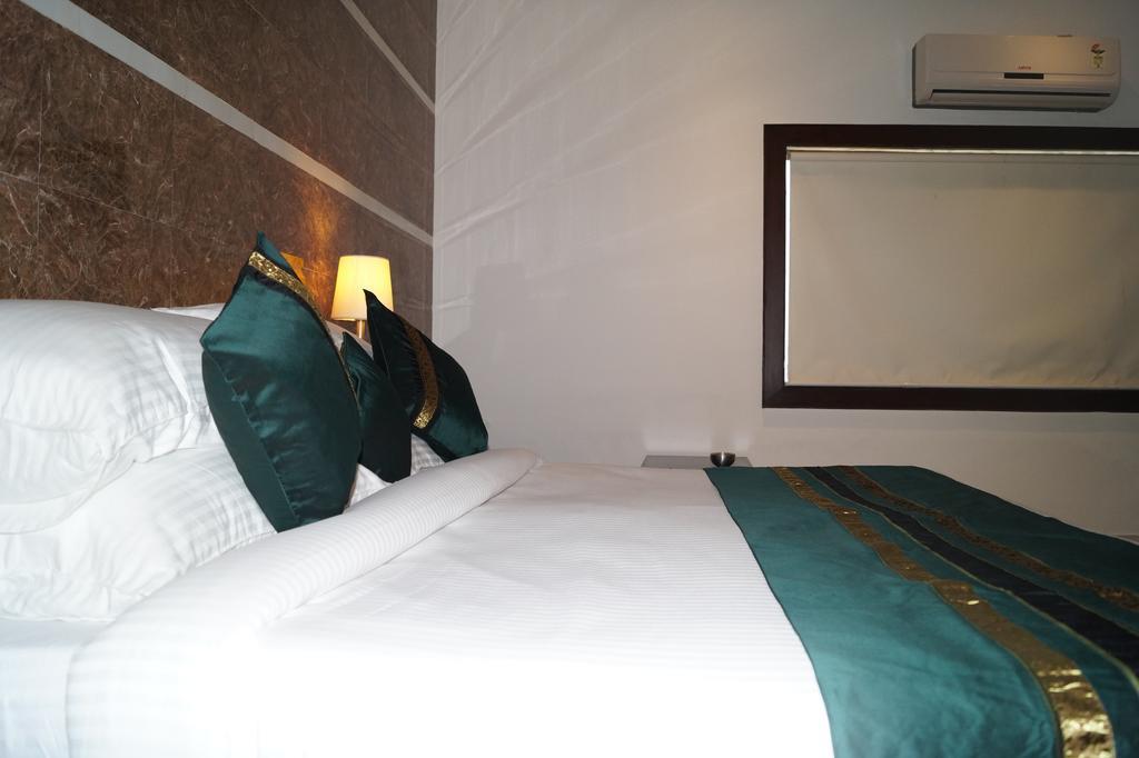 ออปติมัม ทาราพาเลซ แอท ทัช Hotel อัครา ภายนอก รูปภาพ