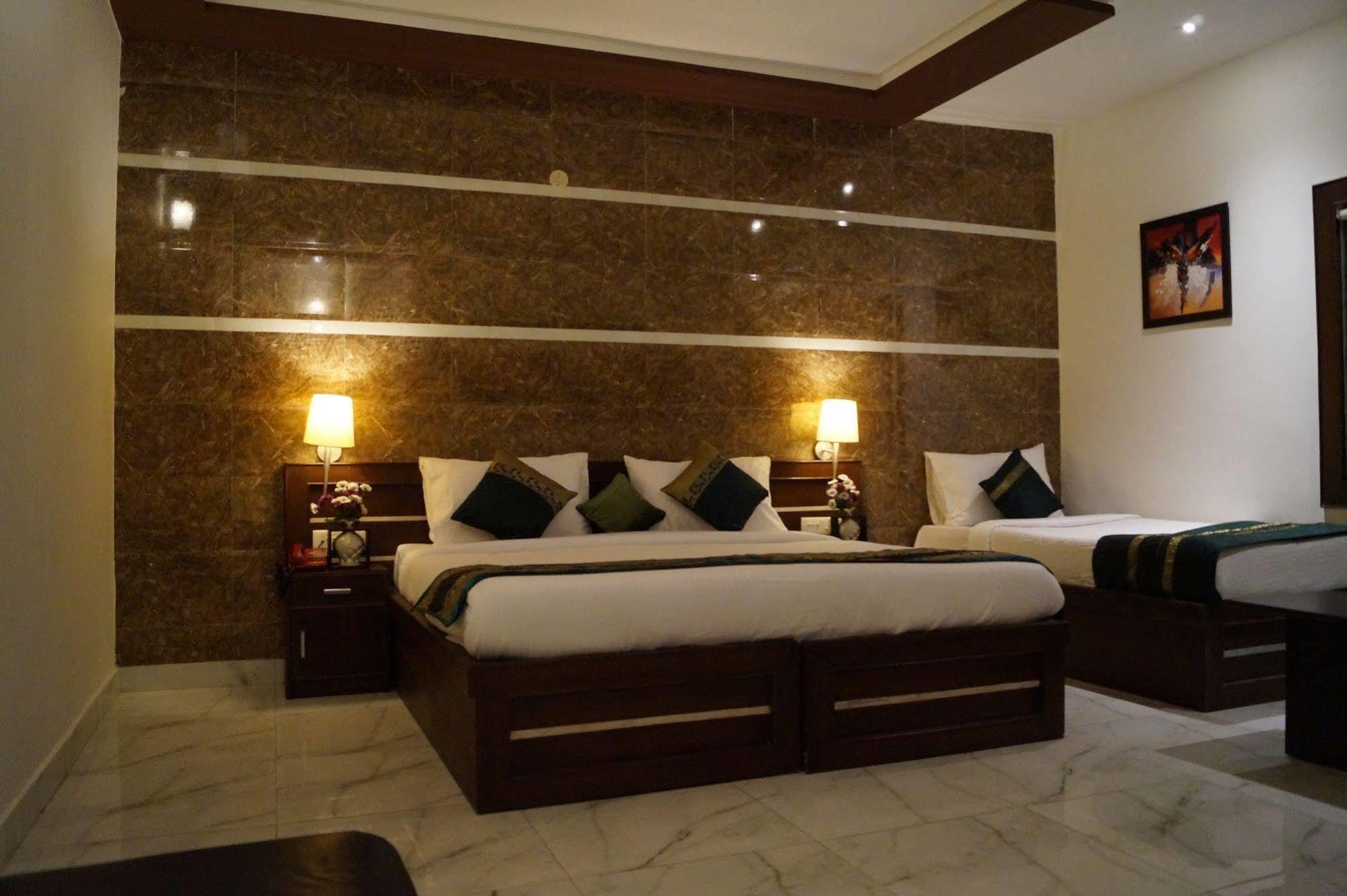 ออปติมัม ทาราพาเลซ แอท ทัช Hotel อัครา ภายนอก รูปภาพ