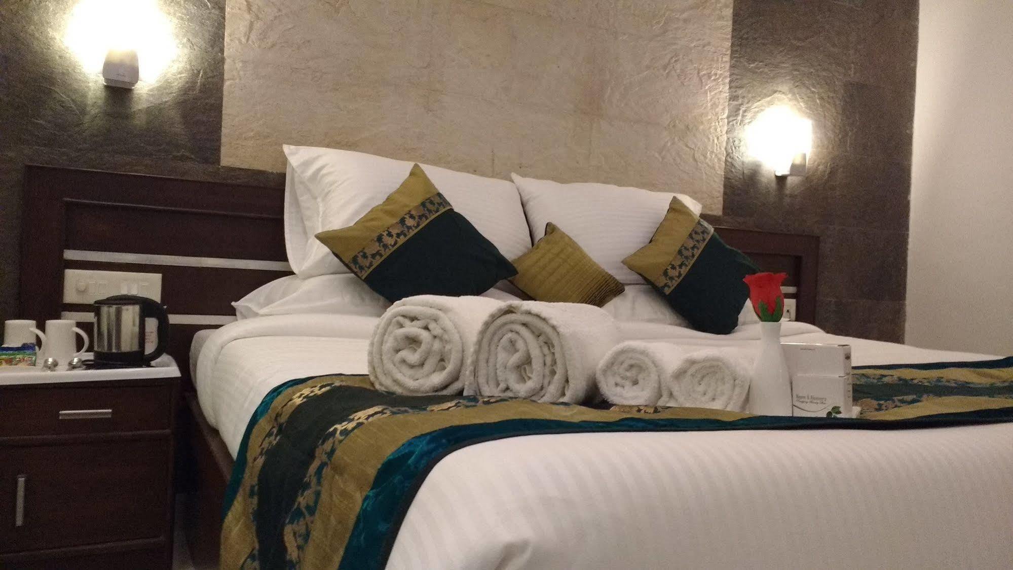 ออปติมัม ทาราพาเลซ แอท ทัช Hotel อัครา ภายนอก รูปภาพ