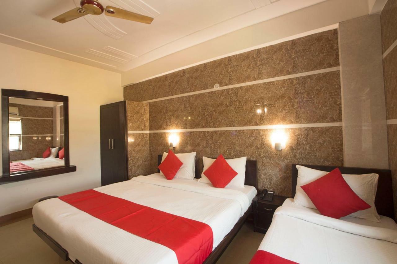 ออปติมัม ทาราพาเลซ แอท ทัช Hotel อัครา ภายนอก รูปภาพ