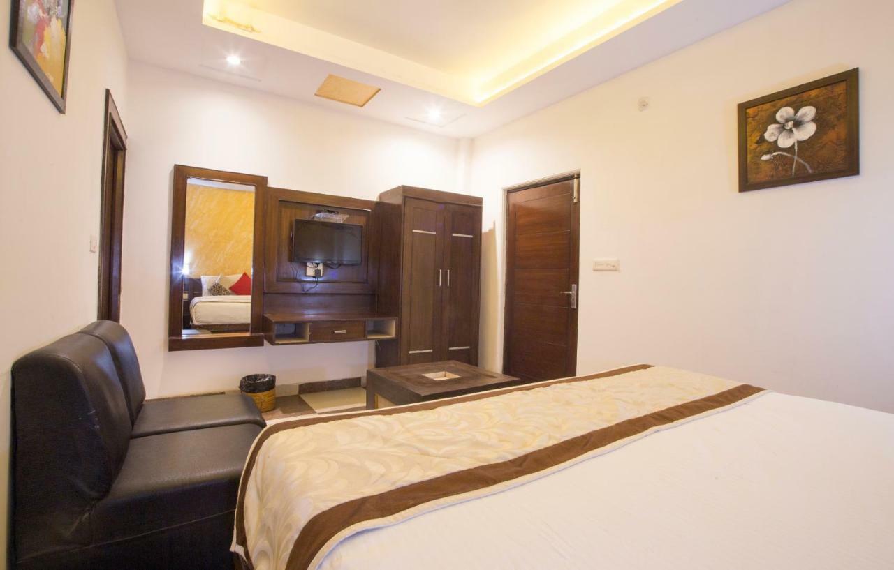 ออปติมัม ทาราพาเลซ แอท ทัช Hotel อัครา ภายนอก รูปภาพ
